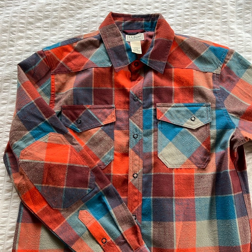 LL BEAN snap down flannel size medium